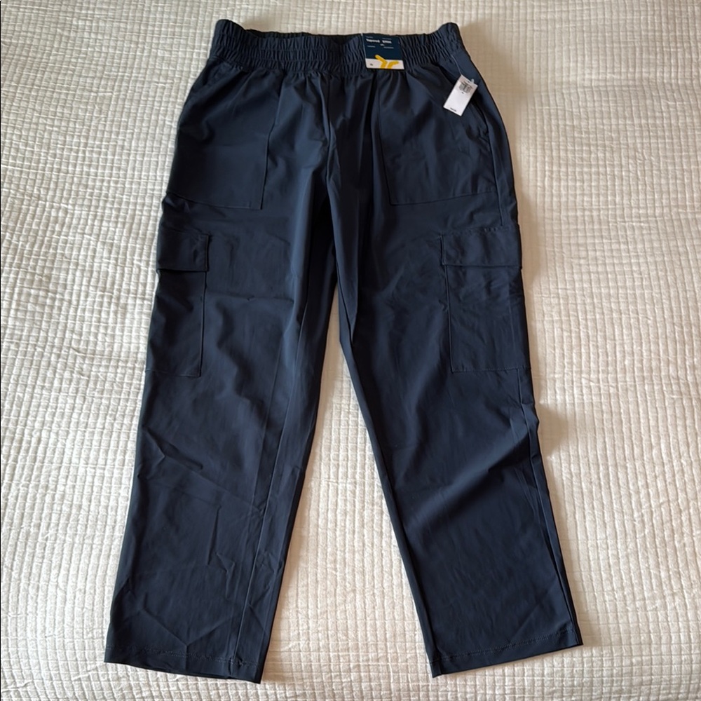 Old Navy women’s sleek tech cargo pants